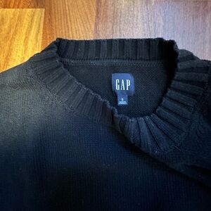 GAP women’s Essential Black Crewneck Sweater